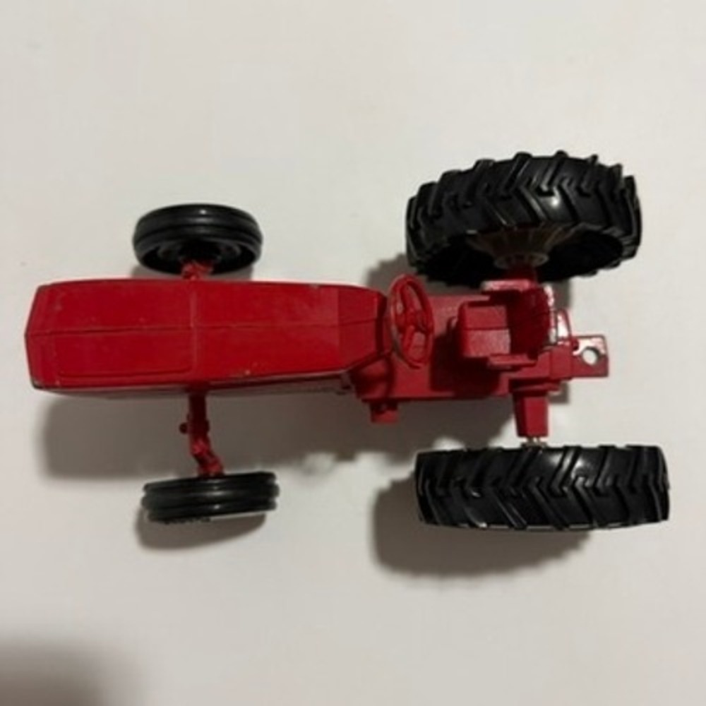 International Harvester Red Diecast Toy Tractor Vintage Farm Vehicle IH 2330 - Picture 2 of 12